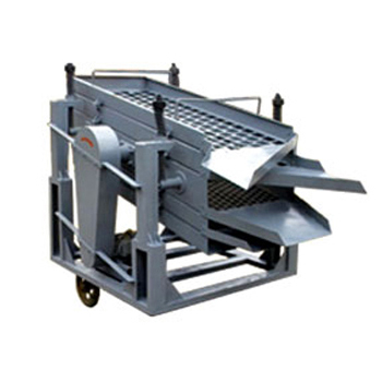 Coke drum front grouping mechanical screen