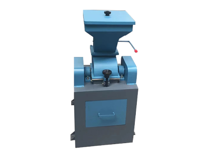 Sealing hammer knife crusher